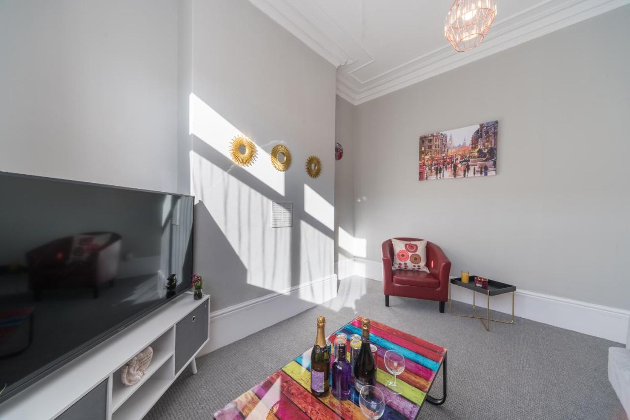3 Bedroom Saks - 2 Living Area House In Newland Ave Hull Kingston upon Hull Extérieur photo