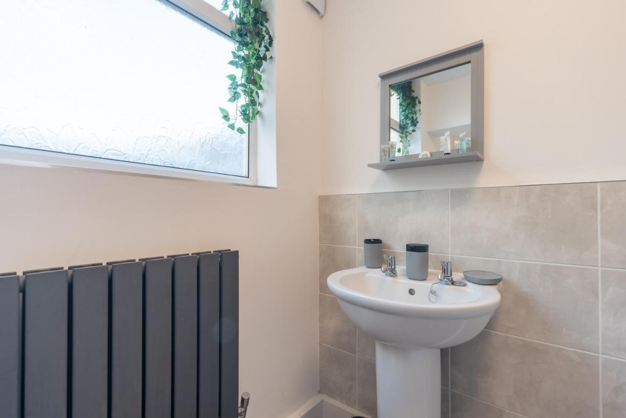 3 Bedroom Saks - 2 Living Area House In Newland Ave Hull Kingston upon Hull Extérieur photo